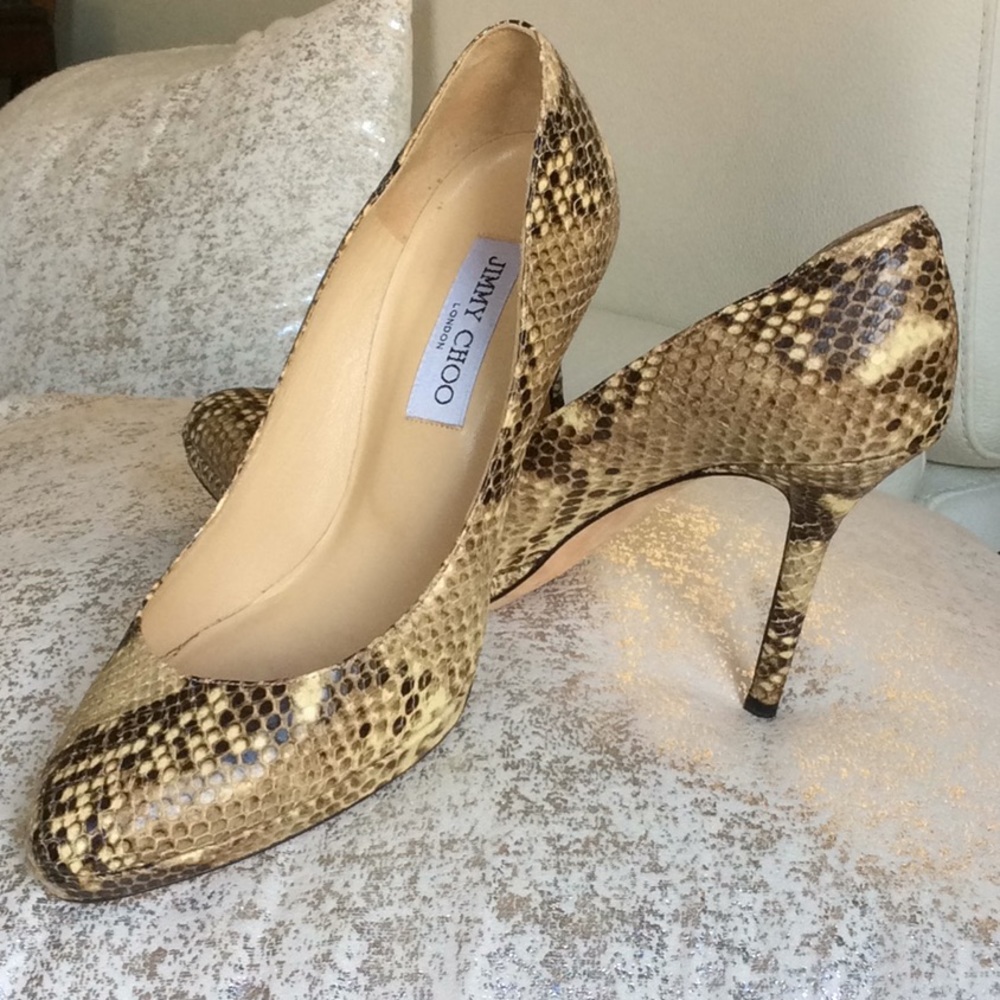 JIMMY CHOO Snake Skin Gray And Black Pumps 38.5 💕